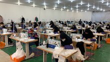 پناهندگان خیاط تولید ماسک را طی همه‌گیری کرونا در ایران افزایش می‌دهند