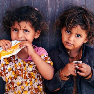 دانش‌آموزان مدرسه با جیره‌های غذایی غنی‌شده توزیع‌شده توسط WFP