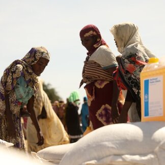برنامه جهانی غذا (WFP) در حال توزیع مواد غذایی میان پناهندگانی است که وارد چاد می‌شوند.
