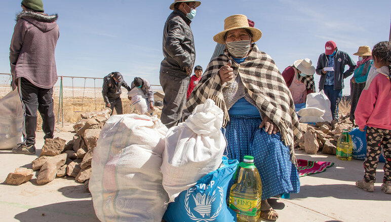 اوستاکیا از جوامع بومی اورو موراتو. برنامه جهانی غذا به مردم آسیب پذیر اورورو، لاپاز و کوچابامبا از طریق کمک های غذایی در ازای کار در پروژهای عمرانی در بولیوی کمک رسانی کرده است.  عکس: برنامه جهانی غذا / مورلیا اروستگوی